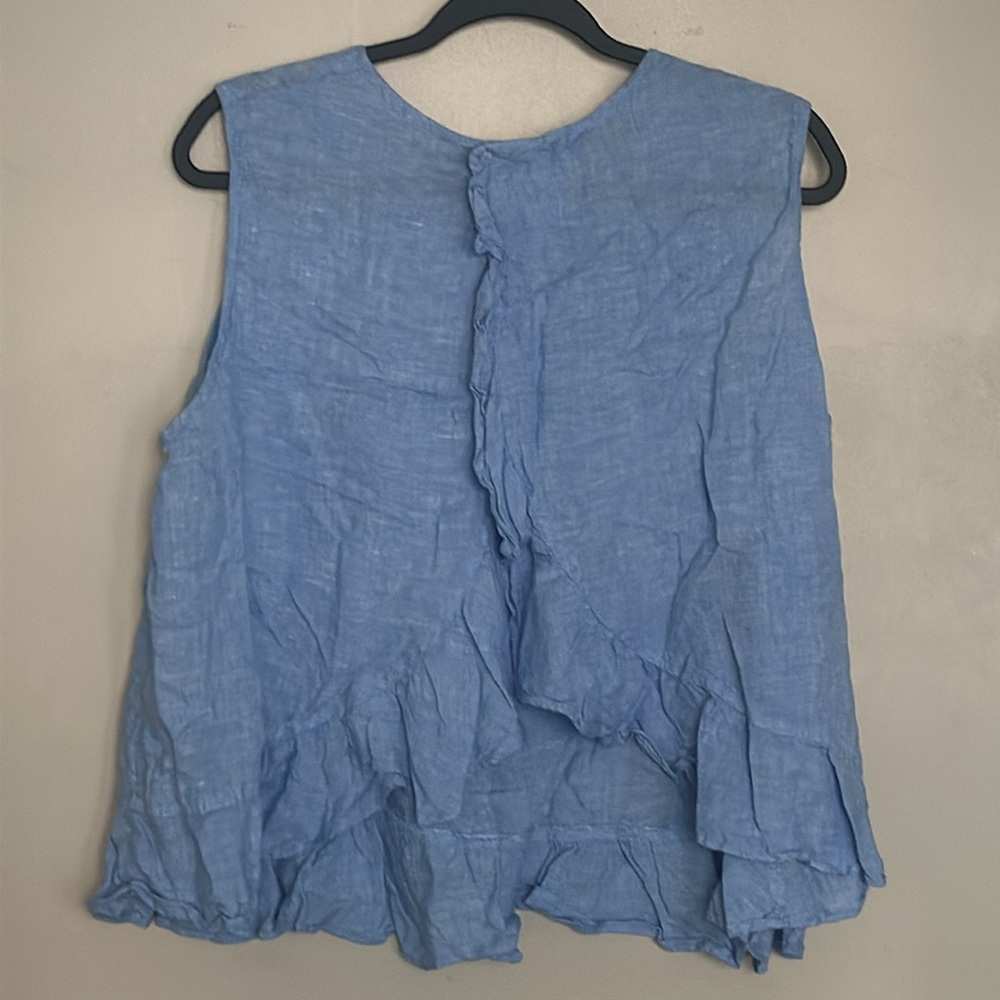 Vineyard Vines linen top with open back